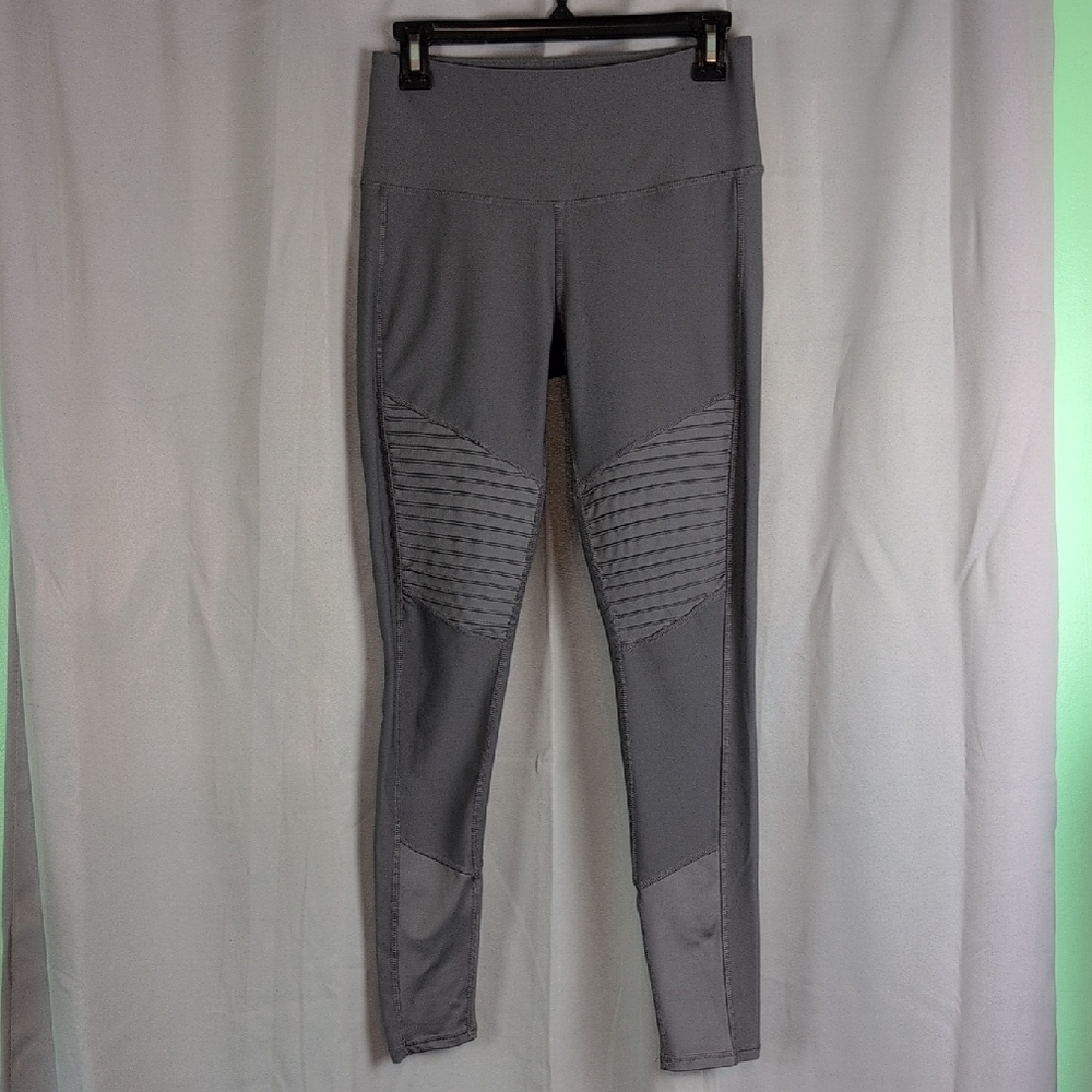 Apana Gray Leggings with Ribbed Detailing and Slim Fit